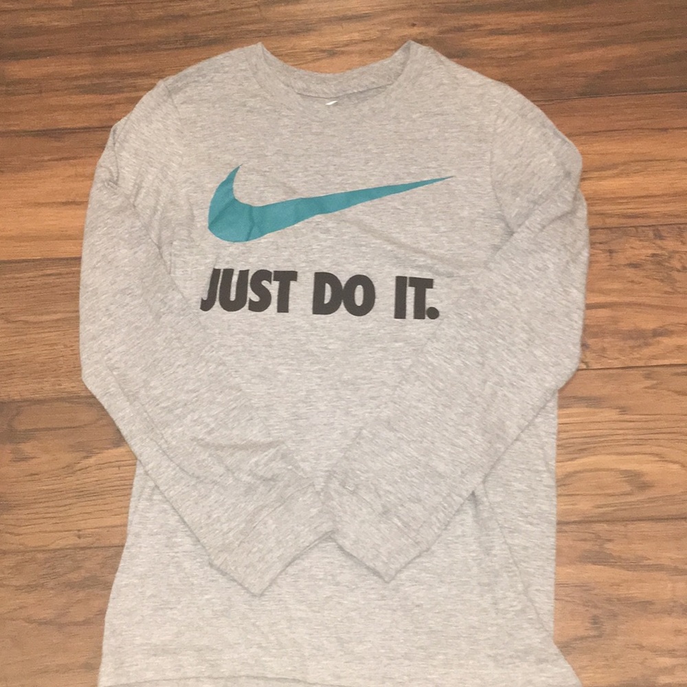 Boy’s Small Heather Gray and Teal Nike long sleeve